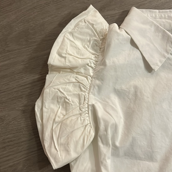 POL white Top Sleeveless - Picture 2 of 3